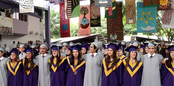 Primera promoción con Bachillerato Internacional; 16 Diplomas, 232 certificados